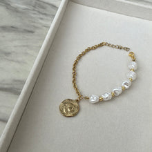 Royalty Pearls Bracelet
