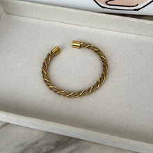 Twisted Bracelet Liquidación