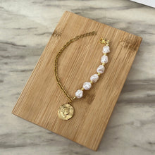 Royalty Pearls Bracelet