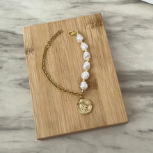 Royalty Pearls Bracelet