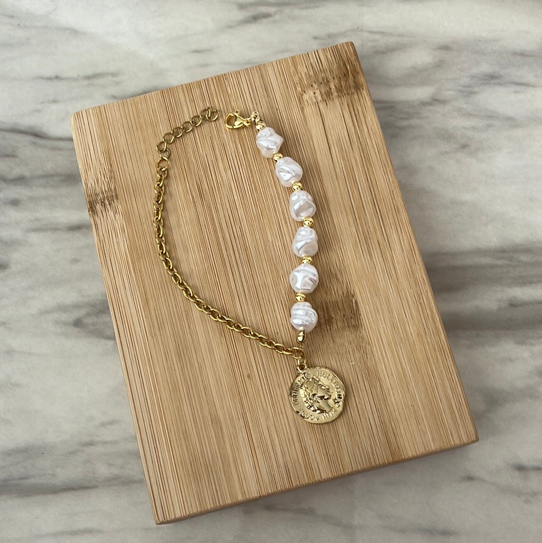Royalty Pearls Bracelet