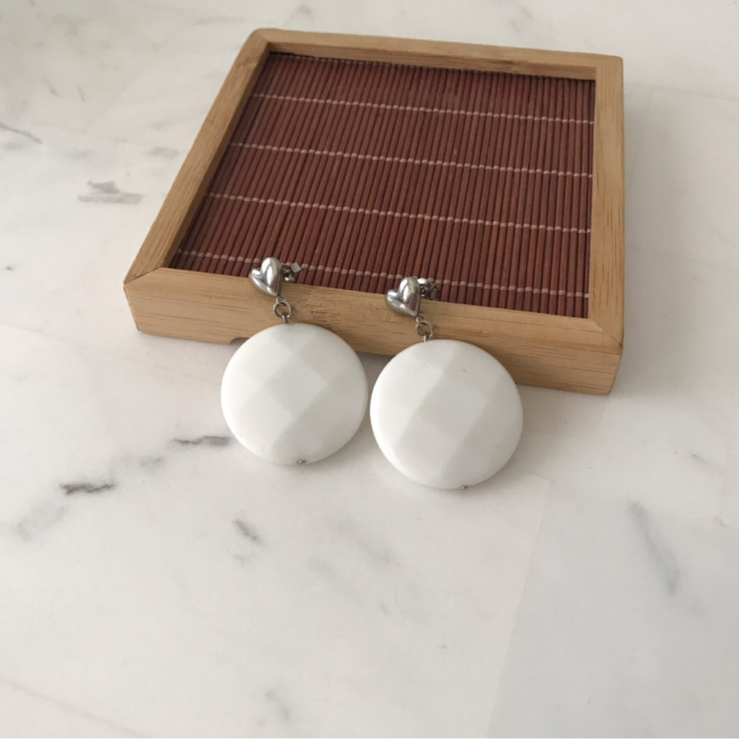 White Beaded Earrings Liquidación